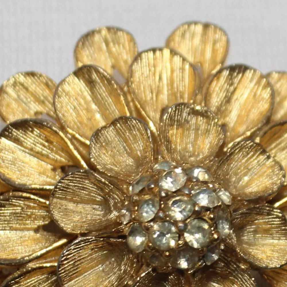Vintage Golden Floral Design w/Rhinestone Center Brooch